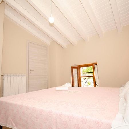 Ferienwohnung Corte Vezzola Bilocale Emma Puegnago sul Garda Exterior foto