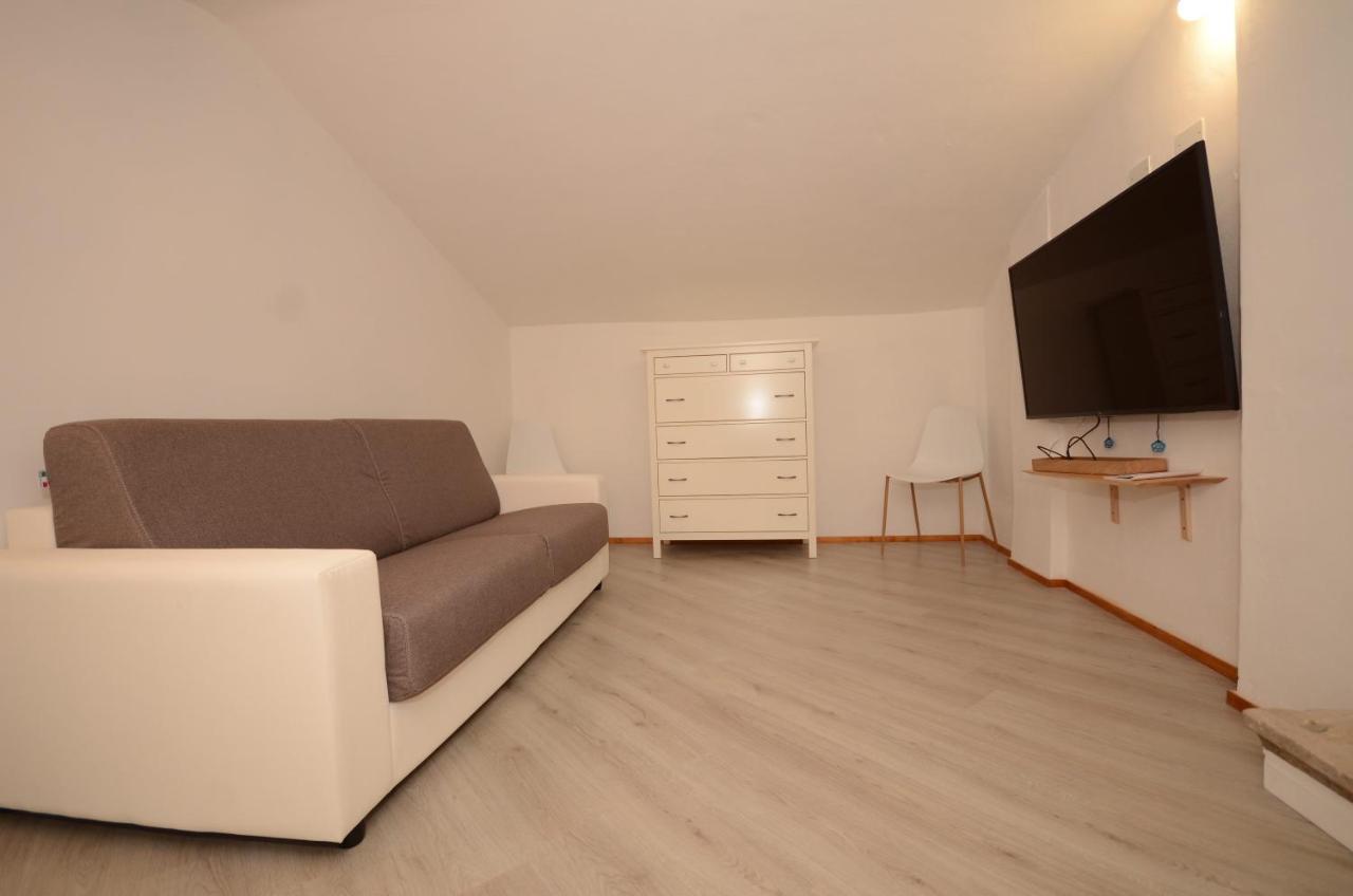 Ferienwohnung Corte Vezzola Bilocale Emma Puegnago sul Garda Exterior foto