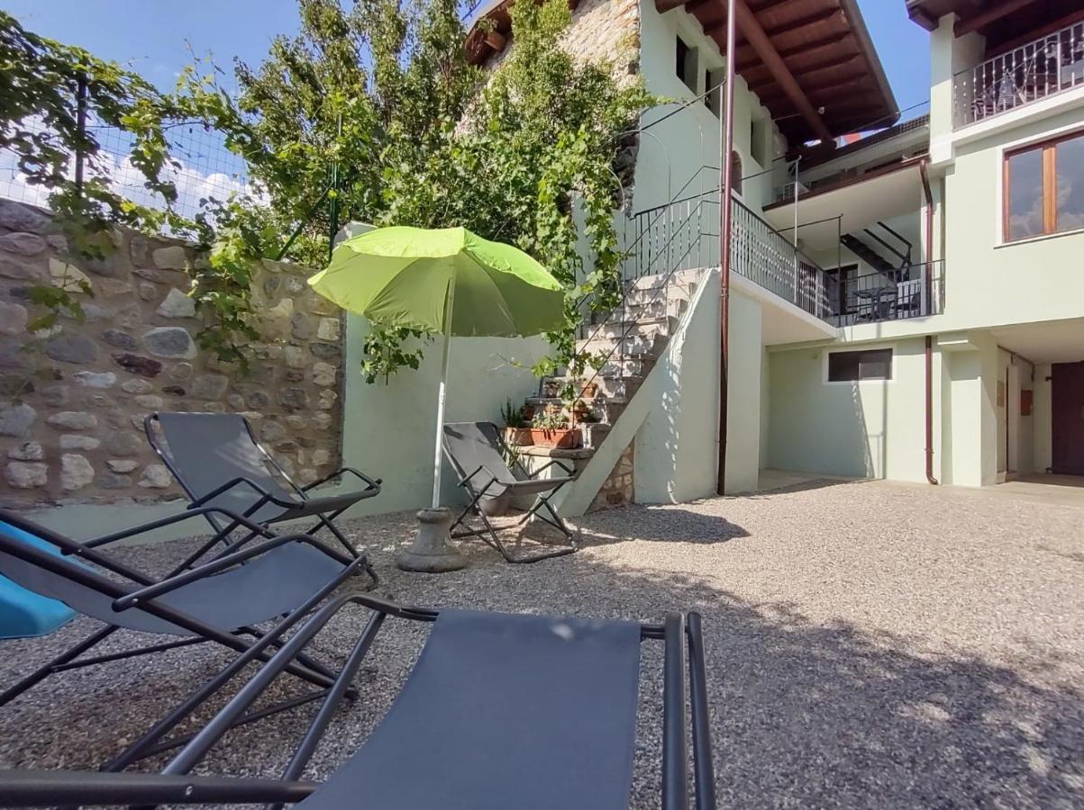 Ferienwohnung Corte Vezzola Bilocale Emma Puegnago sul Garda Exterior foto